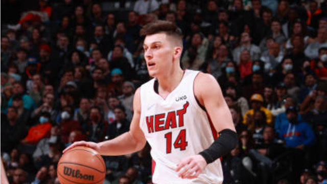 云南玉昆门将余鉴贤：希望下个赛季我能参加更多比赛（云南玉昆门将余鉴贤盼下赛季获得更多出场机会）