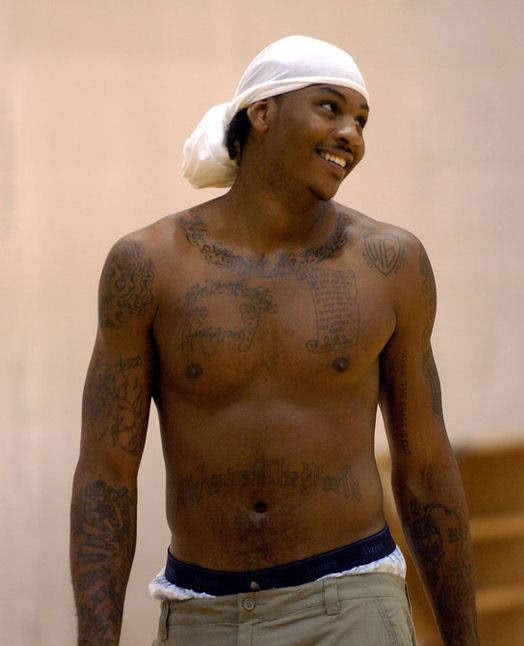 教练表情太真实笑喷球迷（教练表情太到位，球迷笑翻天）