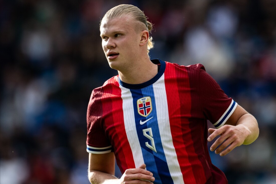 格林：詹姆斯强于乔丹，就像苹果今天的人才远强于90年代（格林：詹姆斯胜过乔丹，犹如当今苹果人才远超上世纪90年代）