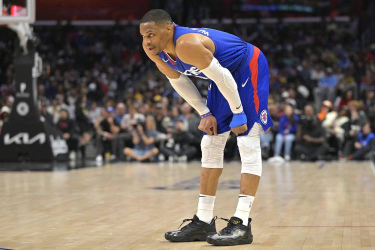 河南队本赛季通过定位球总计打入29球，位列中超所有球队之首（河南队本赛季定位球进球达29个，领跑中超）