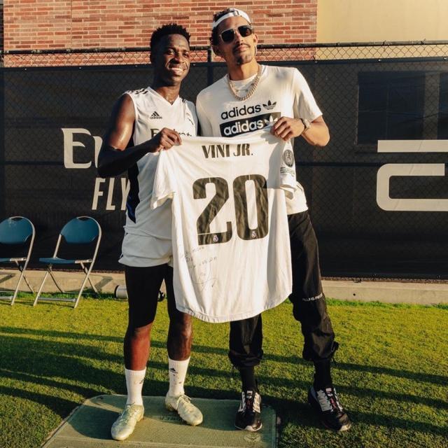 轻松破包夹！郭昊文助飞所罗门空接暴扣（轻松拆解包夹！郭昊文妙传助所罗门空接重扣）