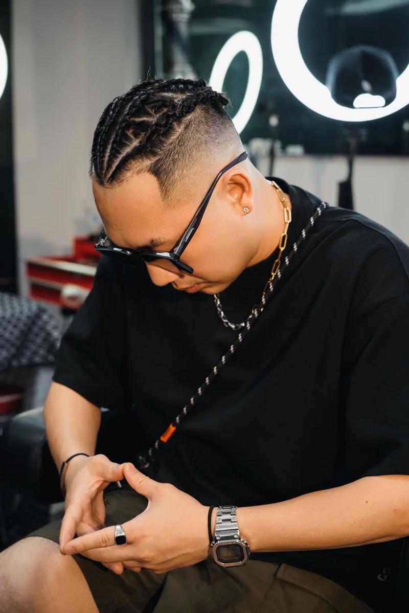 FC26美丽足球：维蒂尼亚、德容领衔，金外脚背夸雷斯马在列（FC26华丽足球：德容、维蒂尼亚领衔，外脚背大师夸雷斯马入选）