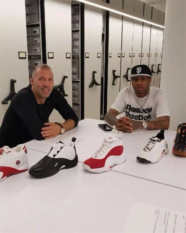 每体：拉波尔塔前往甘伯体育城，为球员们加油鼓劲（每体：拉波尔塔现身甘伯体育城，为球员们打气提振士气）