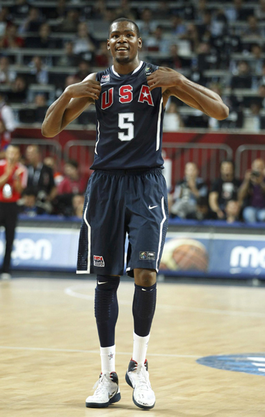 弗拉格场均得分来到19.4分，升至新秀得分榜第一（弗拉格场均19.4分，跃居新秀得分榜榜首）