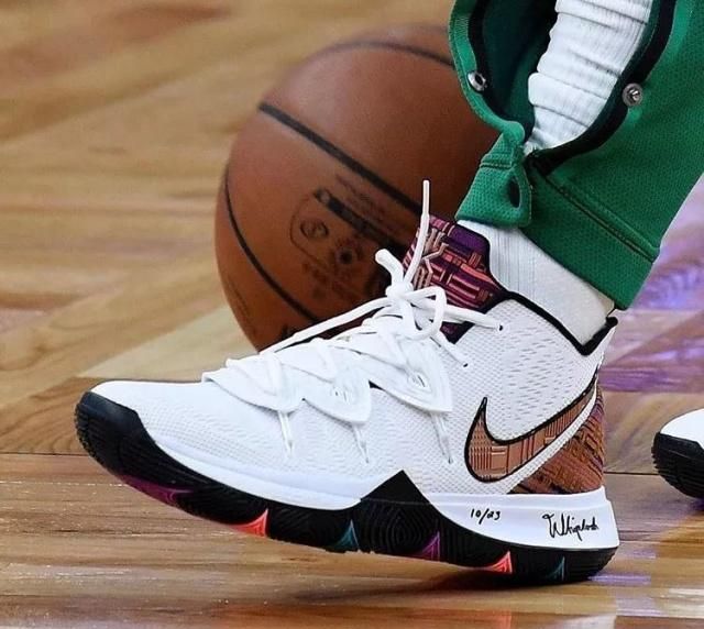 收官战梭鱼湾球市火热，大连英博小程序各价位球票均显示售罄（梭鱼湾收官战一票难求 大连英博小程序各档位已售罄）