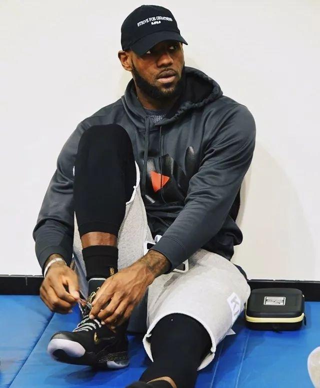 体坛联播｜利物浦欧冠绝杀国米，巴萨逆转战胜法兰克福（体坛快讯｜利物浦欧冠读秒绝杀国米，巴萨逆转击败法兰克福）