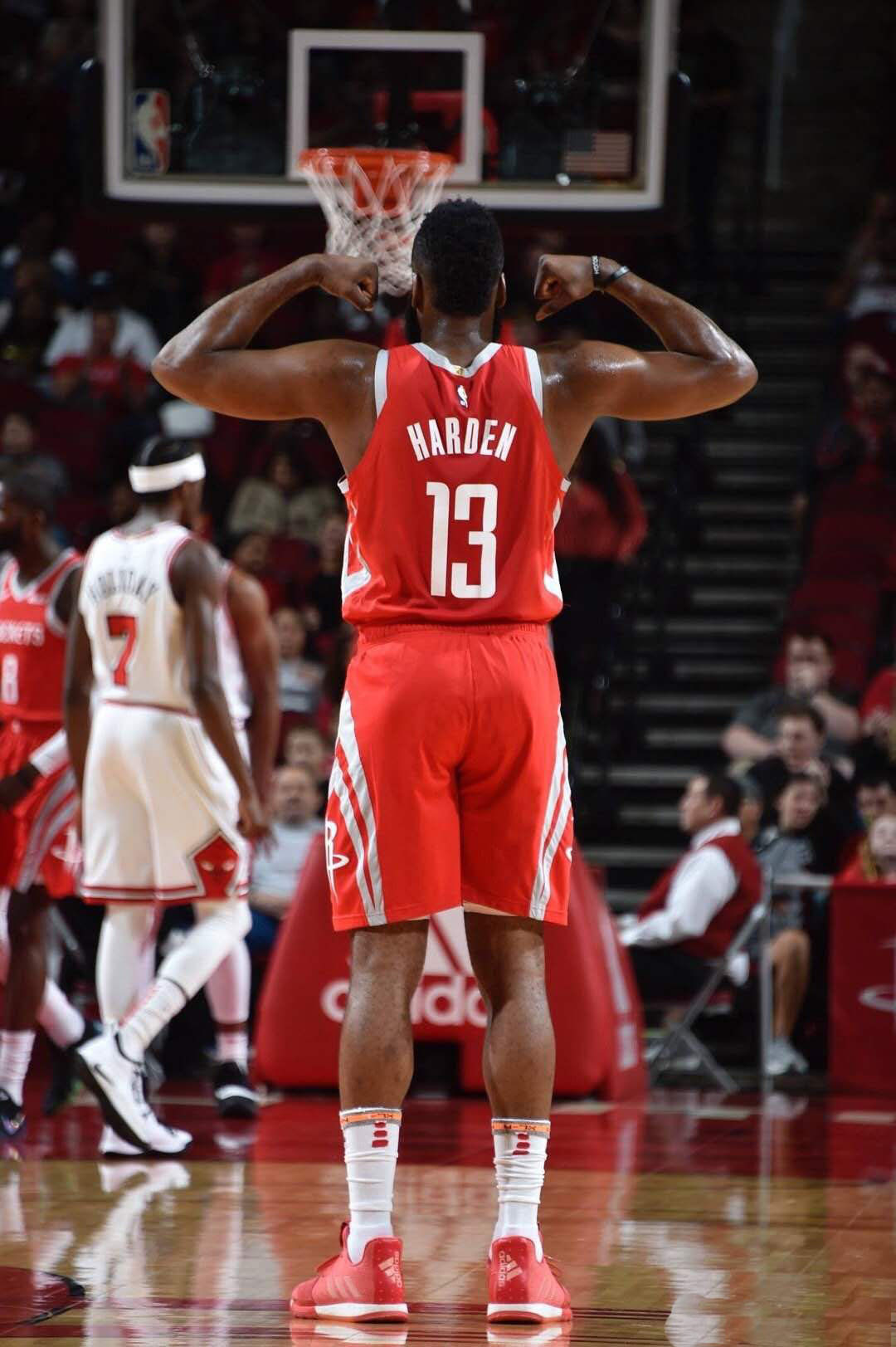 西甲爆大冷！9人皇马0-2竟不敌保级队！阿隆索怒批：裁判故意针对（西甲爆冷！9人皇马0-2负降级区球队，阿隆索怒斥：裁判刻意针对）