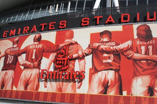 三分大战！两队三分命中率均超4成，半场合计命中19记三分（三分雨倾盆！双方三分命中率均超40%，半场合计命中19记三分）