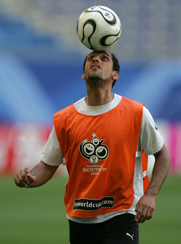 川超凉山队为飞踢裁判道歉：将加强管理，涉事球员交公安处理（川超凉山队致歉：将强化管理，飞踢裁判球员已移交公安）